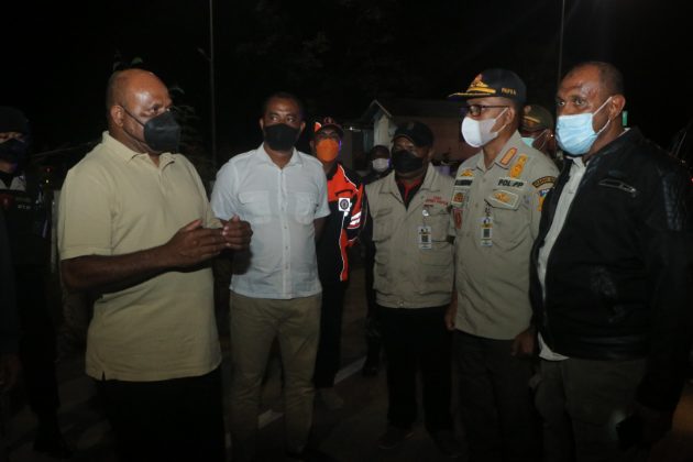 kapolda papua tinjau langsung aktivitas dan pos penyekatan ppkm 26901