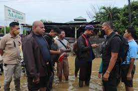 kapolda papua tinjau lokasi banjir dan longsor di kota jayapura 22756