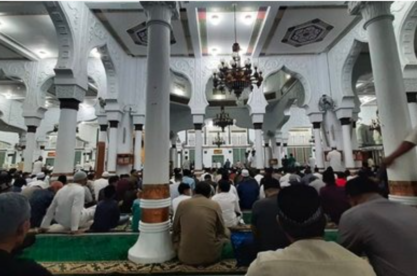 kapolda riau deployed hundreds of personnel to secure the activities during ramadan 45572