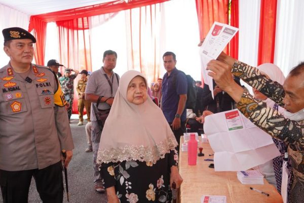 kapolda riau pastikan pelaksanaan pemilu di tps berjalan aman 70210