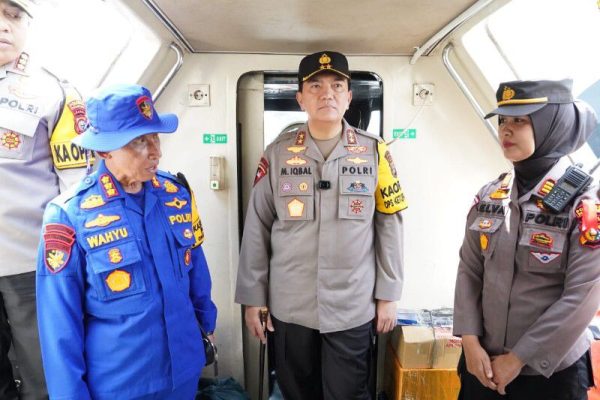 kapolda riau tinjau arus mudik di pelabuhan dan terminal bus 72333