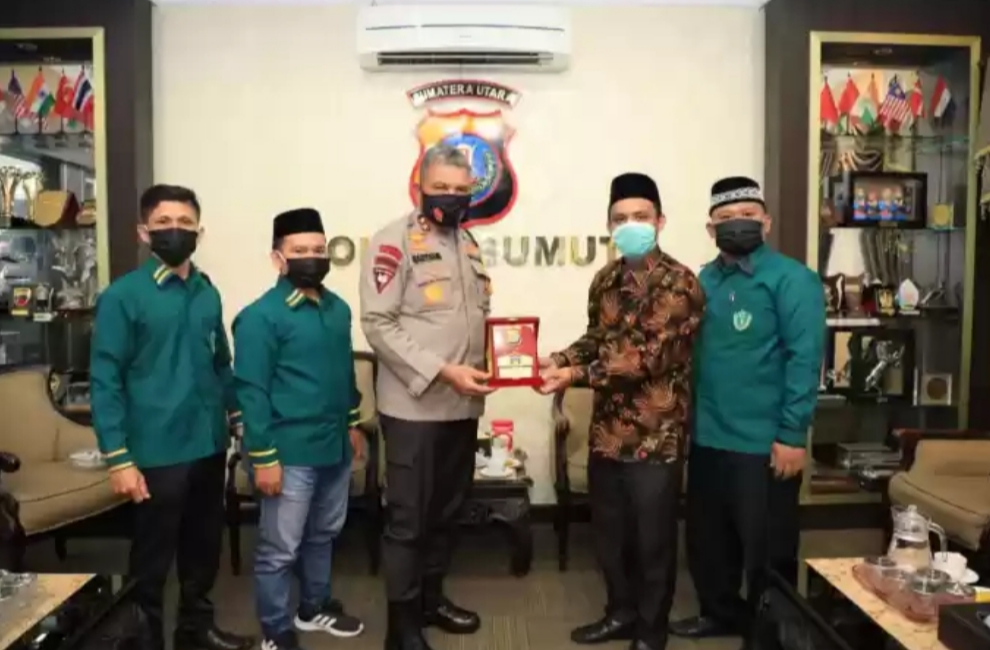 kapolda silaturahmi dengan ikatan pelajar al washliyah sumut 11498