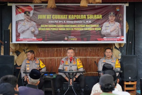 kapolda sulbar gelar jumat curhat dan mengajak masyarakat untuk jaga kamtibmas jelang pemilu 2024 69417