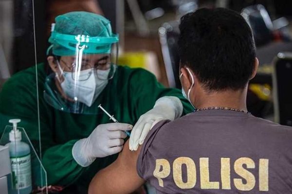 kapolda sulbar jalani suntuk vaksinasi tahap ii 30862