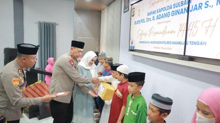 kapolda sulbar salurkan santunan anak yatim di mamuju tengah 71499