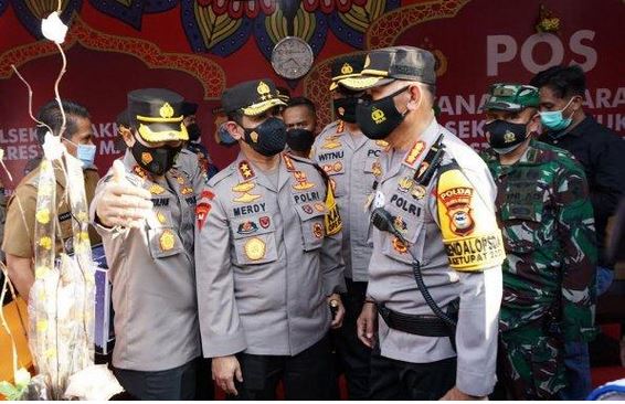 kapolda sulsel cek dan pantau penyekatan pada operasi ketupat 2021 31310