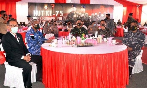 kapolda sulsel hadiri perayaan hut ke 75 korps brimob polri 32655