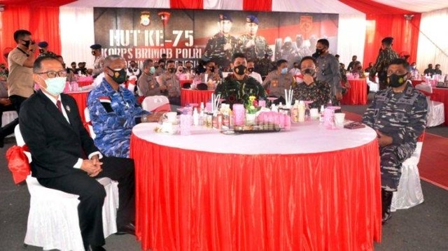 kapolda sulsel hadiri perayaan hut ke 75 korps brimob polri 32655
