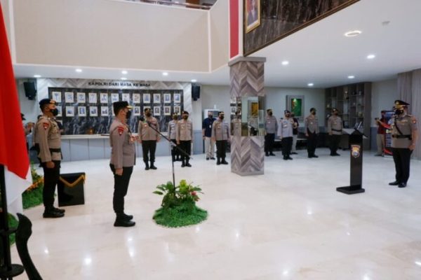 kapolda sulsel pimpin acara penyerahan jabatan kabid humas polda sulsel 24864