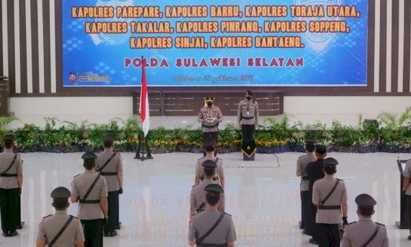 kapolda sulsel pimpin langsung sertijab delapan kapolres 23306