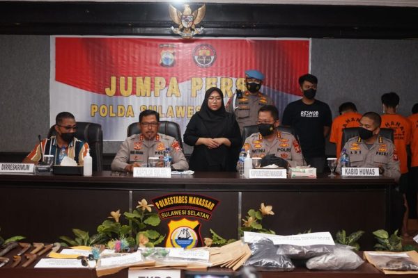 kapolda sulsel pimpin pengungkapan kasus pertikaian mahasiswa yang memicu penyerangan asrama 25318