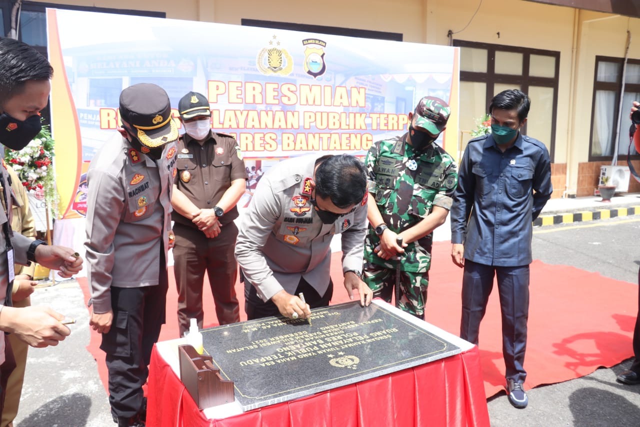 kapolda sulsel resmikan gedung pelayanan terpadu milik polres bantaeng 22436