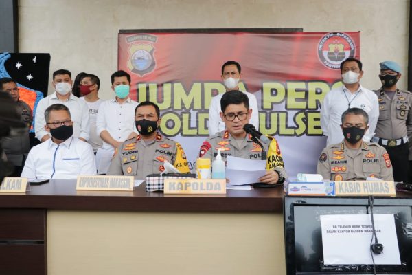 kapolda sulsel tetapkan 13 orang tersangka atas pengerusakan fasilitas umum dan pembakaran mobil ambulance 32504