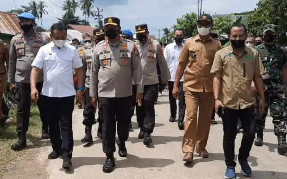 kapolda sulsel tinjau pelaksanaan vaksinasi di desa lassang takalar 22789
