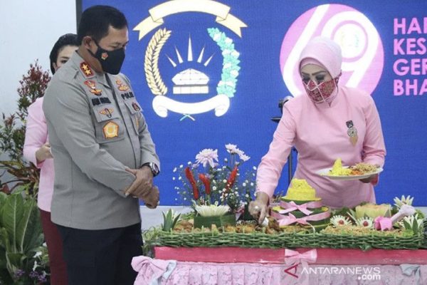 kapolda sulut ajak bhayangkari dukung tugas polri 9809