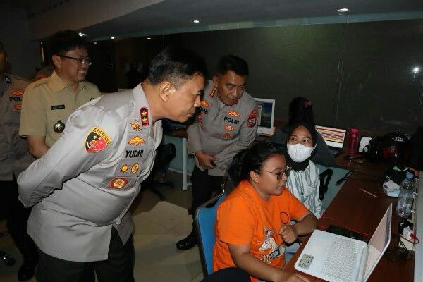 kapolda sulut keberadaan command center penting guna pantau harkamtibmas di manado 69852