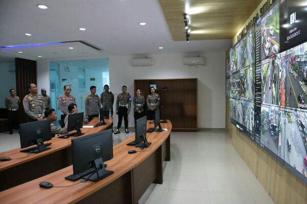 kapolda sulut pantau arus lalu lintas melalui rtmc ditlantas 71032
