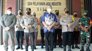 kapolda sulut pantau pelaksanaan vaksinasi di balai perindustrian di kota manado 37441