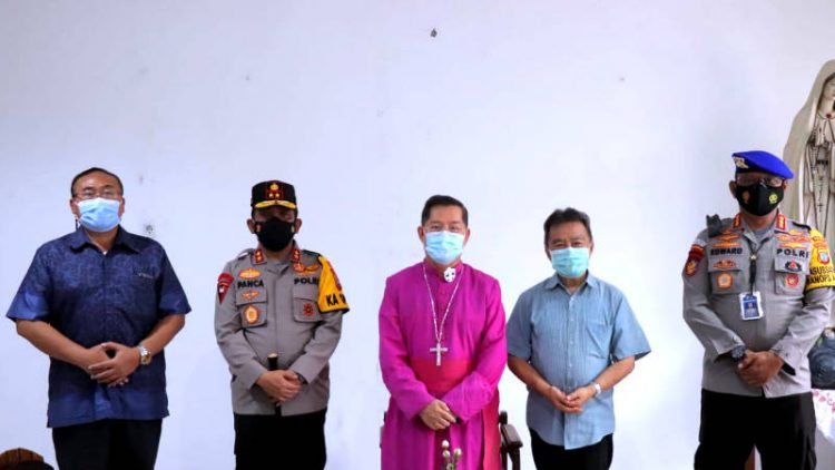 kapolda sulut silaturahmi dengan uskup manado 11745
