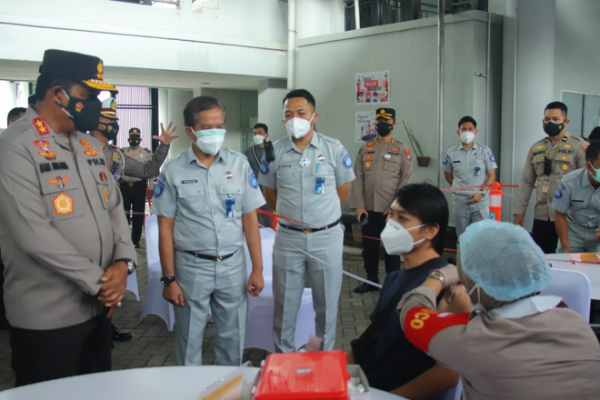 kapolda sulut tinjau vaksinasi merdeka kerjasama dengan jasa raharja 26882