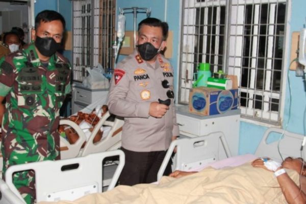 kapolda sumatera utara jenguk korban ledakan bom ikan di sibolga 22982
