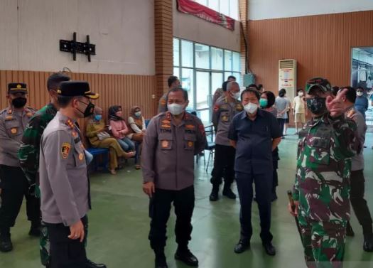 kapolda sumbar apresiasi pelaksanaan vaksinasi covid 19 di htt padang 9426