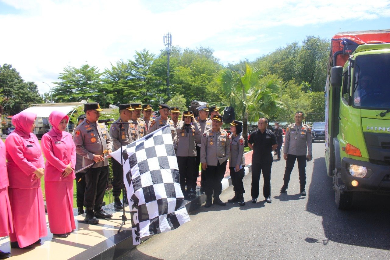 kapolda sumbar lepas bantuan kemanusian untuk korban gempa cianjur 52076