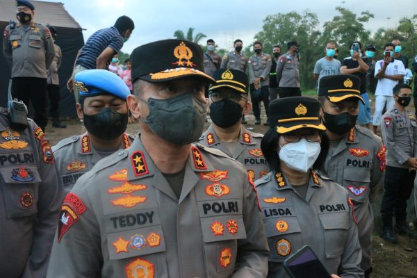 kapolda sumbar pastikan tim trauma healing sudah berjalan bantu korban gempa pasbar 21115