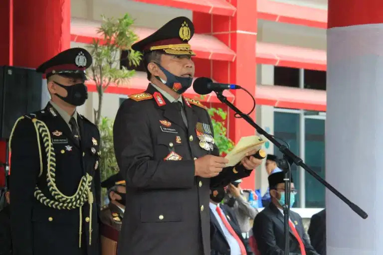kapolda sumbar pimpin upacara hari pahlawan 11625