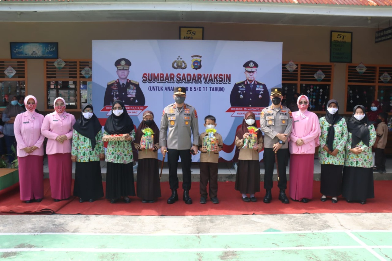kapolda sumbar tinjau vaksinasi di sd bhayangkari padang 34511
