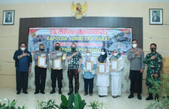 kapolda sumbar tinjau vaksinasi massal di polres pasama 9799