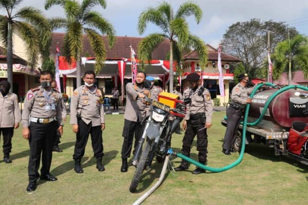 kapolda sumsel beri apresiasi personel ogan ilir yang ciptakan motor dinas jadi mesin pemadam karhutla 18348