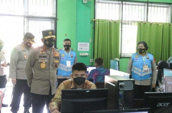 kapolda sumsel lakukan pengecekan pelaksanaan test akademik penerimaan bintara dan tamtama 2021 28674
