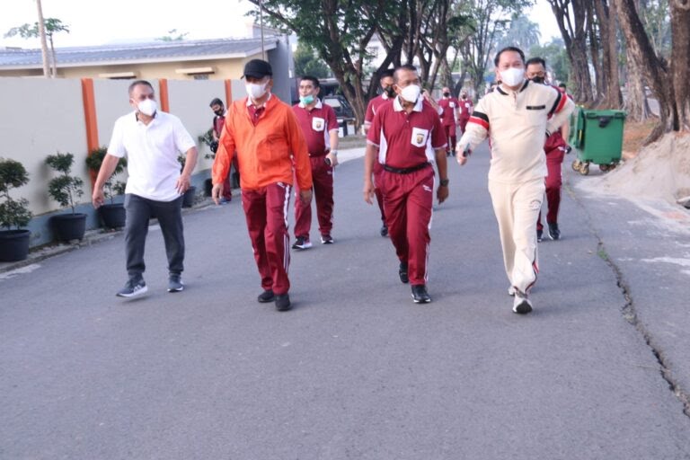 kapolda sumsel olahraga bersama dan pisah sambut pju yang alih tugas 26978