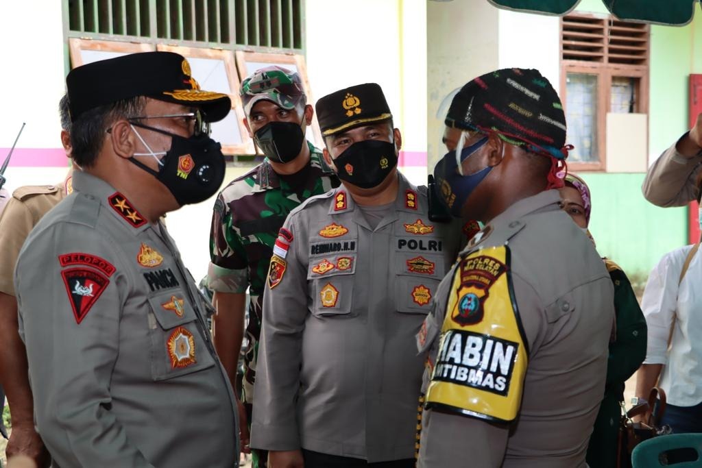 kapolda sumut apresiasi bhabinkamtibmas dalam pelaksanaan percepatan vaksinasi di nias selatan 20973