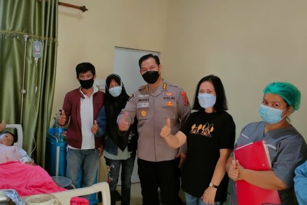kapolda sumut bantu fasilitasi pengobatan anak penderita tumor 22956