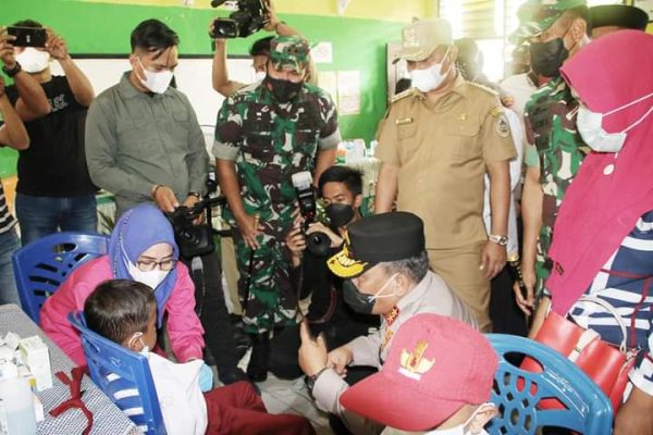 kapolda sumut bersama bupati tapanuli tengah tinjau vaksinasi anak di min 7 sibuluan 22995