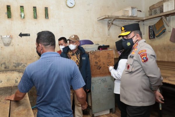 kapolda sumut dan komnas ham tinjau kerangkeng di kediaman bupati langkat 23019