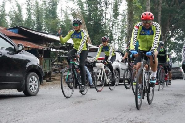 kapolda sumut patroli bersepeda jaga kesehatan dan pantau kamtibmas 13017