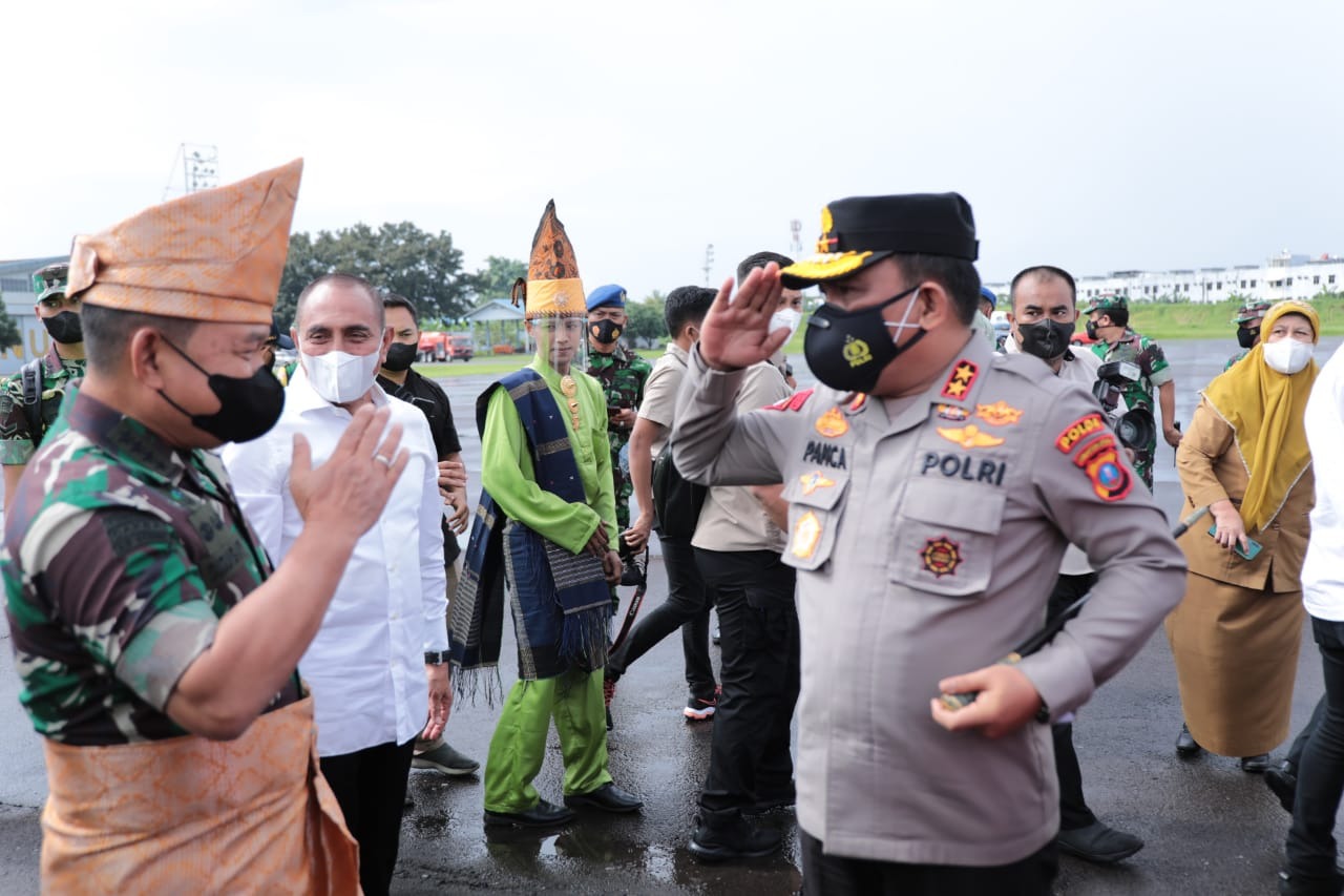 kapolda sumut sambut kedatangan ksad di lanud soewondo 22690