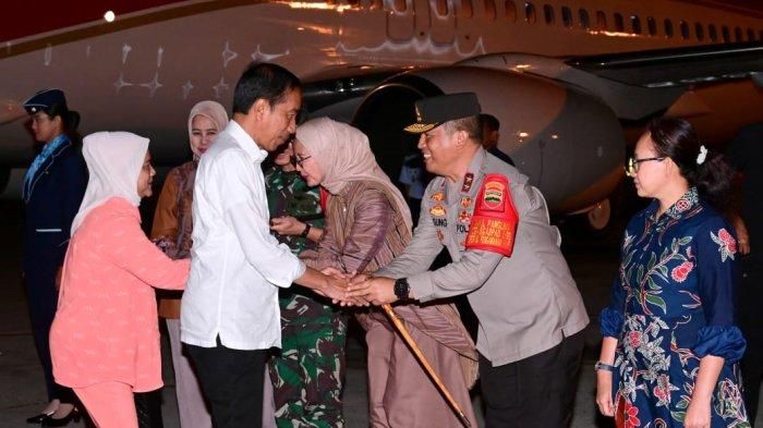 kapolda sumut sambut kedatangan presiden jokowi di bandara kualanamu 69861