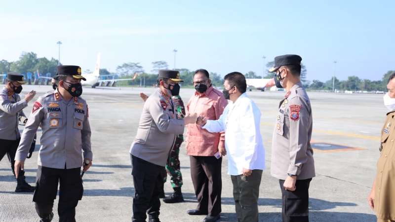 kapolda sumut sambut kedatangan wakapolri kunjungan kerja ke medan 26631