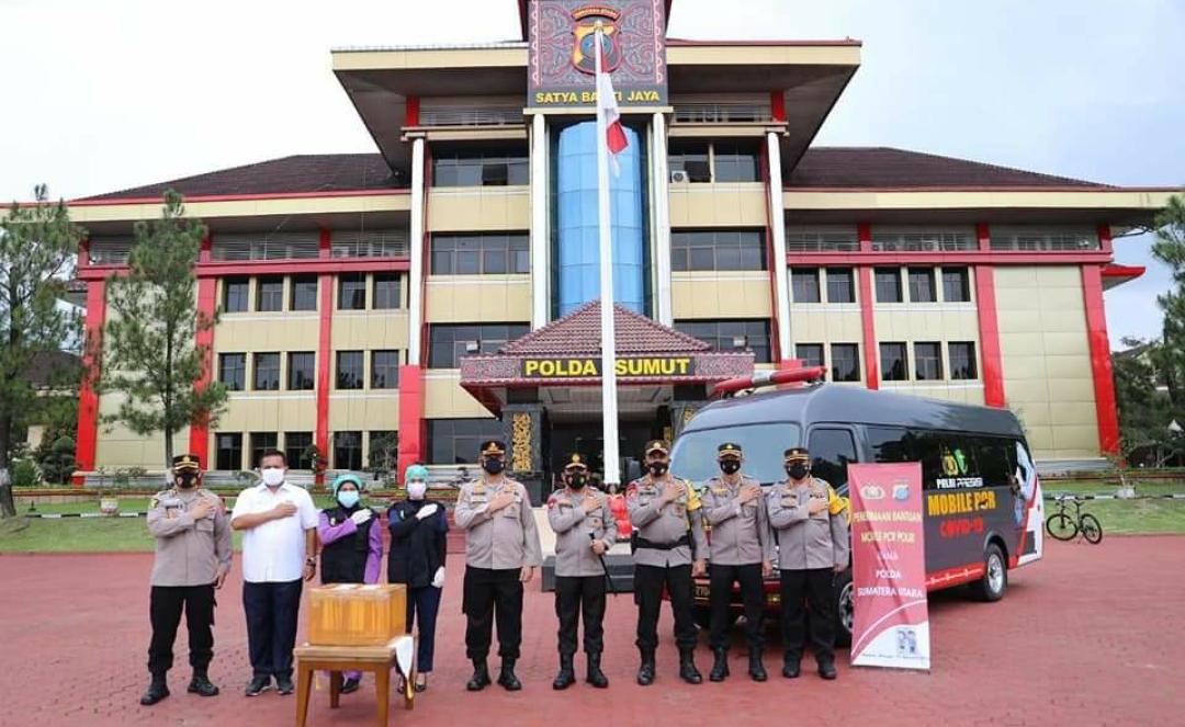 kapolda sumut terima 1 unit mobil pcr dan 45 vial obat covid 19 dari kapolri 9464