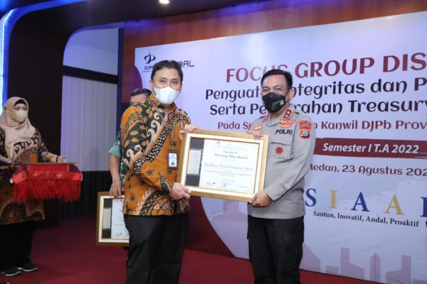 kapolda sumut terima penghargaan sebagai polda terbaik dalam pengelolaan anggaran 49148
