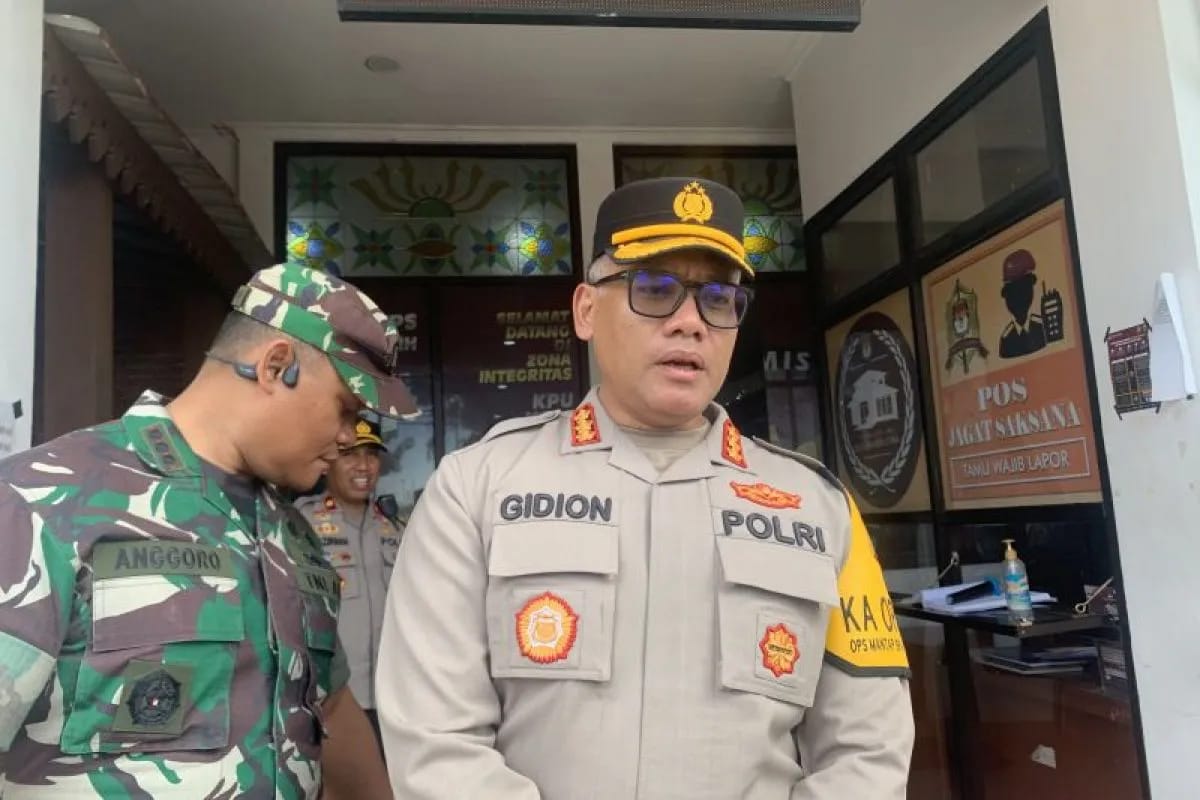 kapolres metro jakut sebagian wilayah terendam banjir 17 tps lakukan pencoblosan susulan 70224