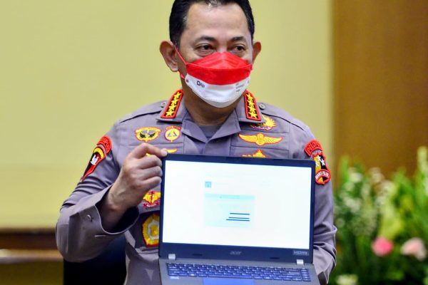 kapolri ajak anggota dan masyarakat taat bayar pajak tepat waktu 2046