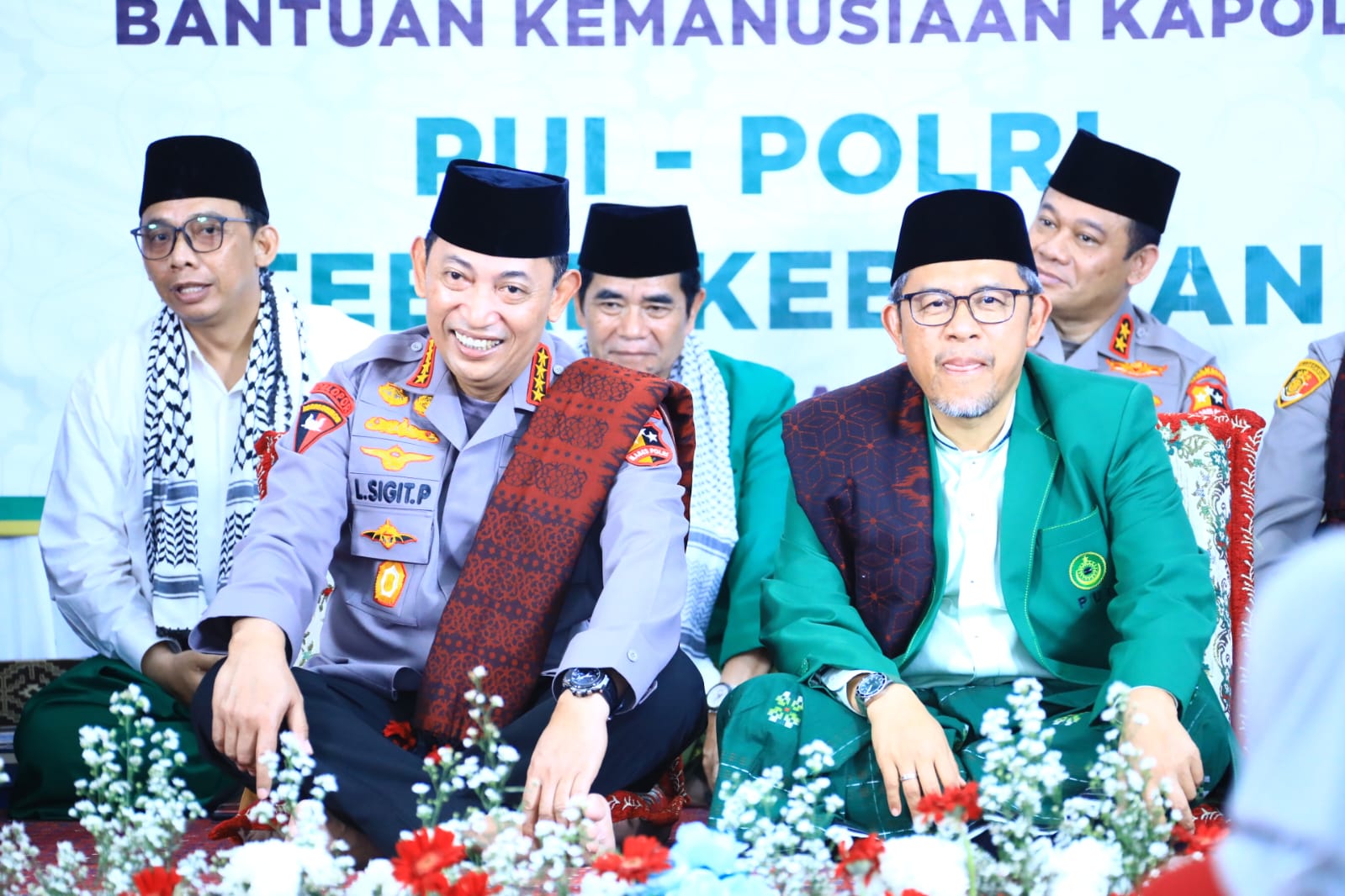 kapolri beri bantuan sembako ke pui 56904