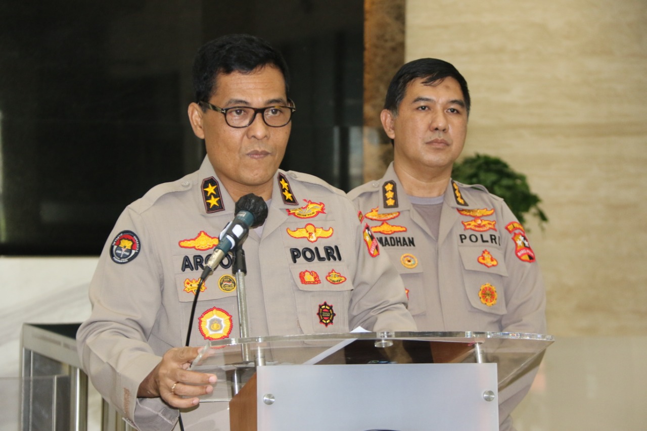 kapolri beri kenaikan pangkat luar biasa kepada polisi yang lumpuhkan pelaku penyerangan mapolsek di kalsel 34515
