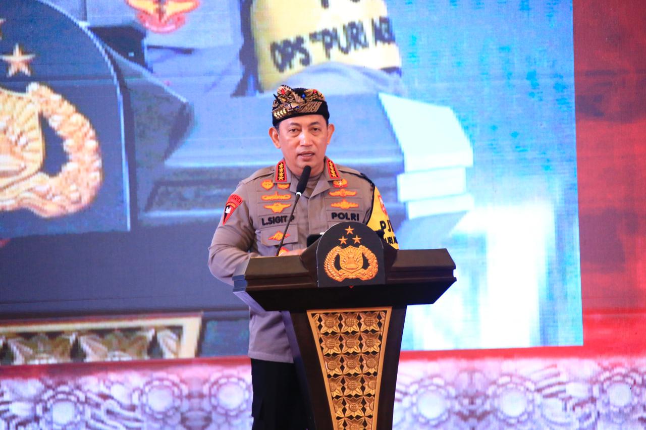 kapolri beri penghargaan lolos bintara untuk casis korban begal 74040