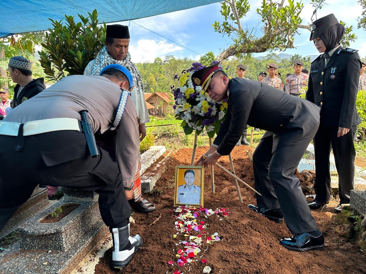 kapolri berikan kenaikan pangkat anumerta kepada aipda anditia 82664